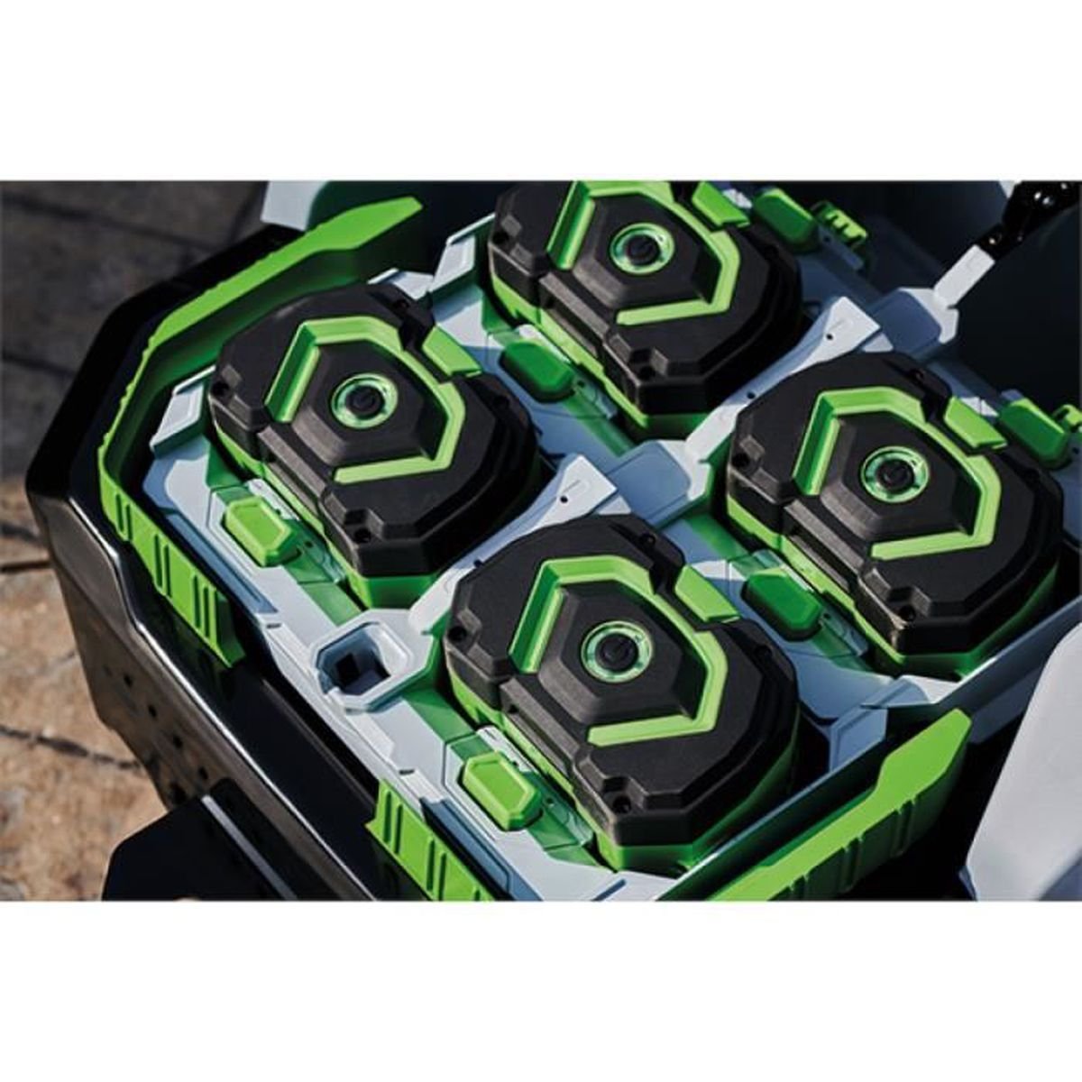 Tondeuse autoportée Z6 à volant, 107 cm coupe, braquage zéro + 4 batteries 2x 10Ah 2x 5Ah – Image 5